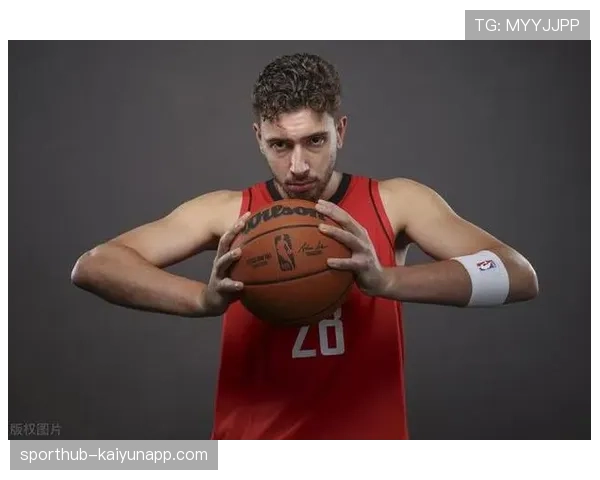 申京高效贡献26分13篮板11助攻 火箭内线支柱表现全面